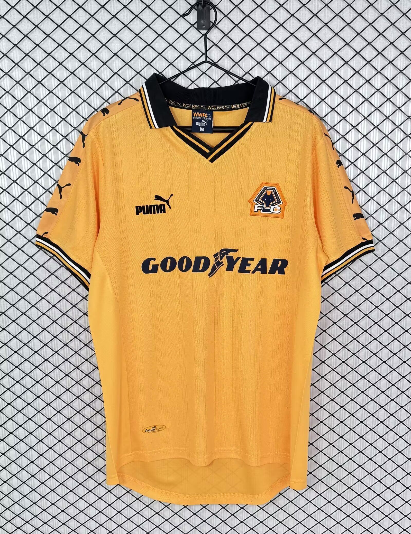 Wolves 1998-1999 Home | Legends Gallery